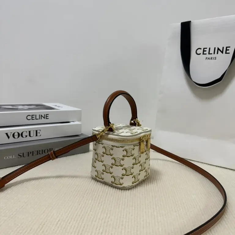 高仿CELINE-賽琳 迷你TRIOMPHE CANVAS印花手袋 - 時尚便攜多功能小包-10J762