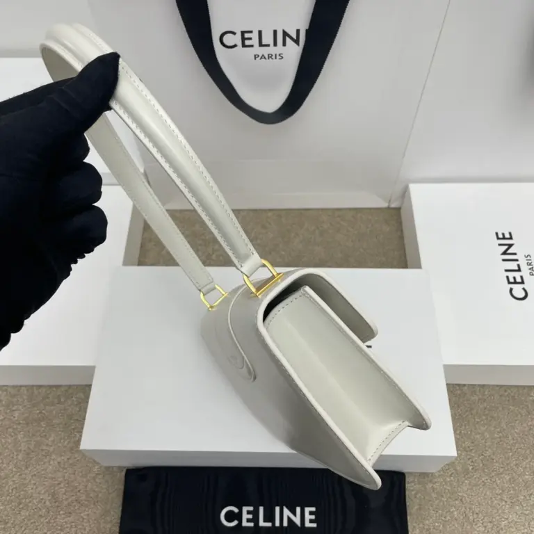 高仿CELINE-賽琳 TRIOMPHE壓印旋轉鎖扣牛皮手提包-121423