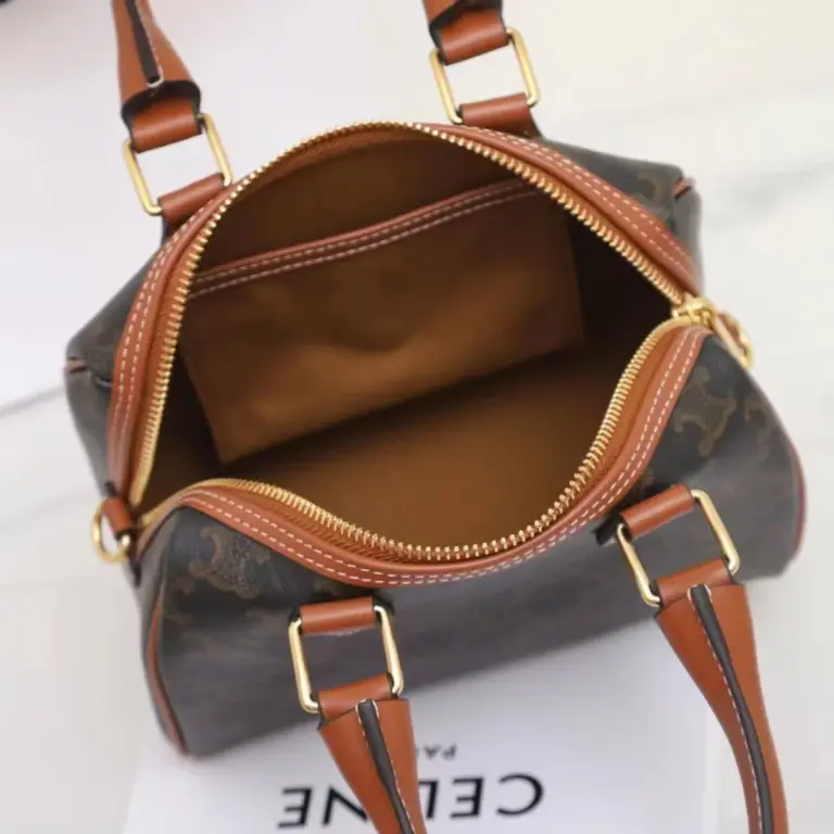 高仿CELINE-賽琳 TRIOMPHE CANVAS 標誌印花多功能手提斜挎包-113772