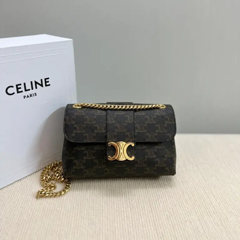 高仿CELINE-賽琳 Triomphe標誌印花牛皮斜挎包-116592