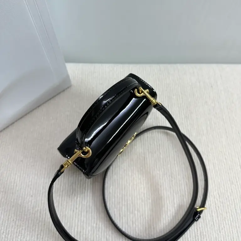 高仿CELINE-賽琳 經典迷你手袋 - 牛皮革優雅設計，多功能攜帶方式-10L063