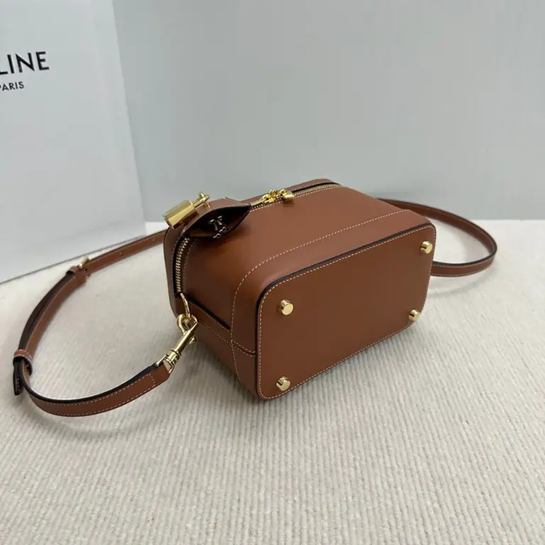 高仿CELINE-賽琳 CLOCHE 金色飾面牛皮革手提斜挎包-119463