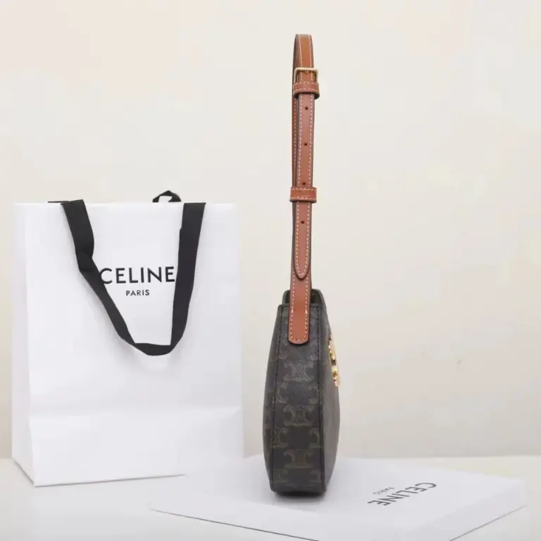 高仿CELINE-賽琳 TRIOMPHE CANVAS 標誌印花牛皮革包邊斜挎包-115702 13 高仿CELINE-賽琳 TRIOMPHE CANVAS 標誌印花牛皮革包邊斜挎包-115702