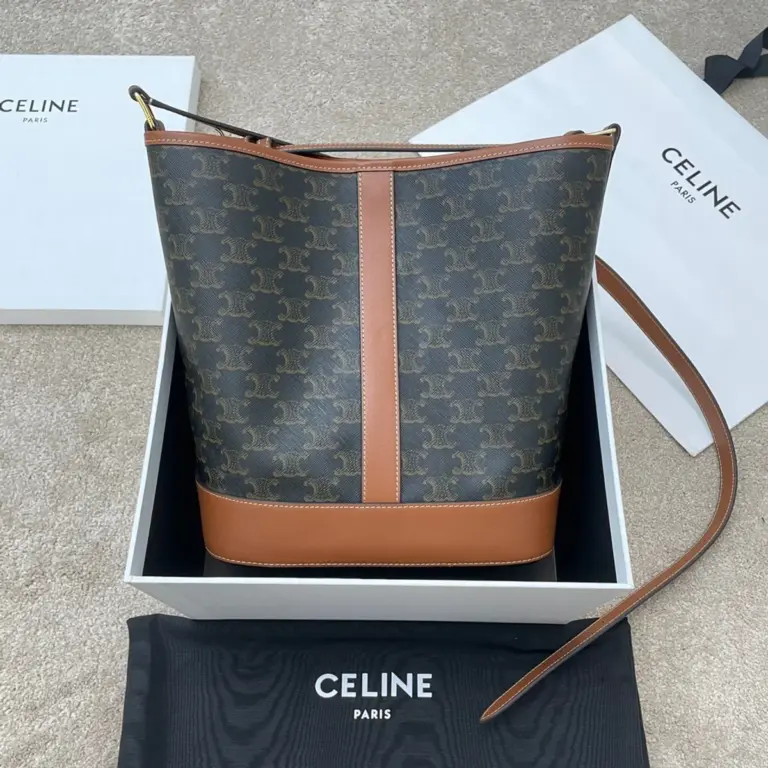 高仿CELINE-賽琳 時尚多功能斜挎包 - 人造革/牛皮革材質-191132