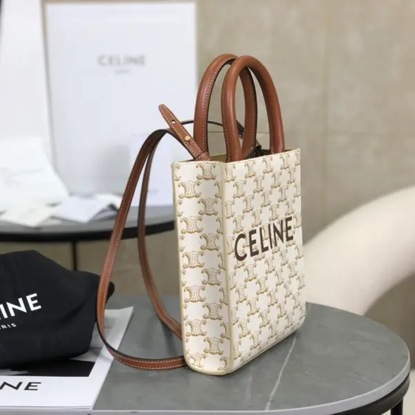 高仿CELINE-賽琳 TRIOMPHE CANVAS迷你手袋 - 時尚便攜，輕鬆容納大屏智能手機-194372