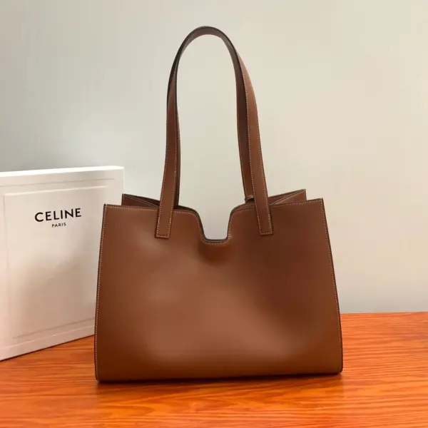 高仿CELINE-賽琳 經典牛皮革肩背包 - 優雅設計與實用功能結合-112583