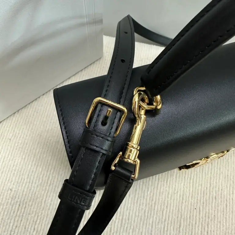 高仿CELINE-賽琳 經典TRIOMPHE牛皮革多功能手提斜挎包-117523