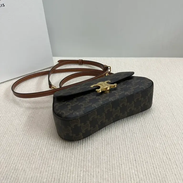 高仿CELINE-賽琳 經典TRIOMPHE標誌印花牛皮革手提斜挎包-119532