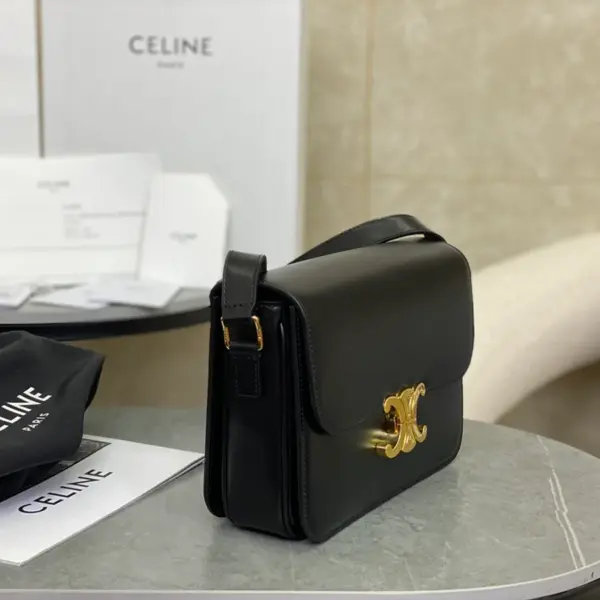 高仿CELINE-賽琳 Triomphe 牛皮革斜挎包 - 金色鎖扣設計-187363