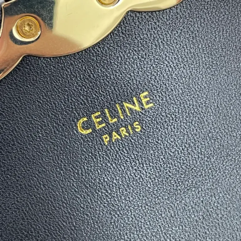 高仿CELINE-賽琳 迷你牛皮TRIOMPHE金屬扣斜挎手袋-10L843
