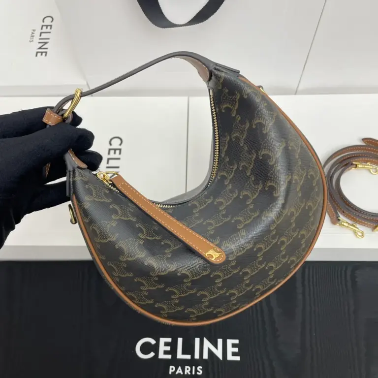 高仿CELINE-賽琳 多功能標誌印花牛皮革包邊斜挎包-120722