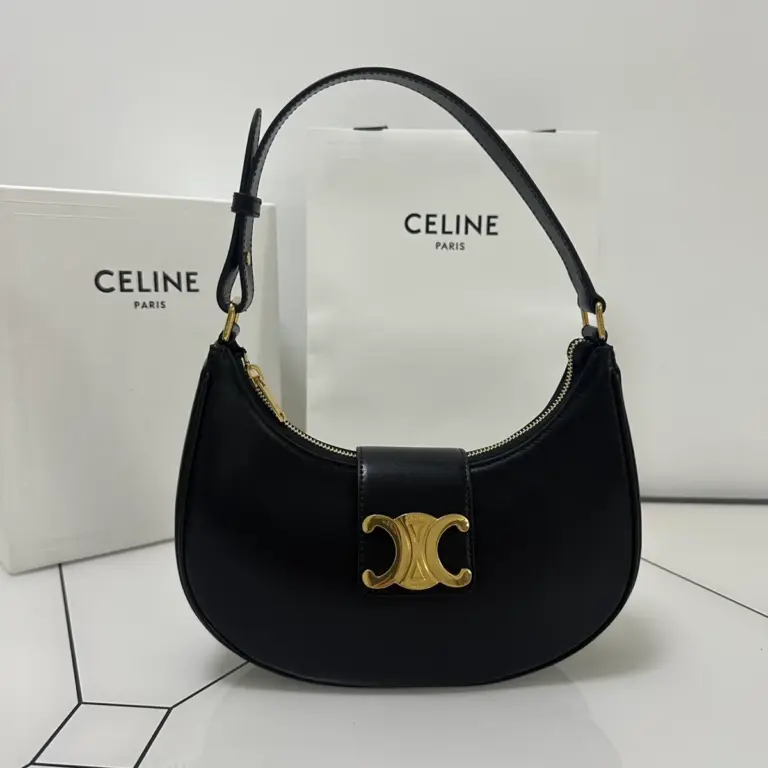 高仿CELINE-賽琳 金色牛皮革TRIOMPHE磁扣手提肩背包-114493