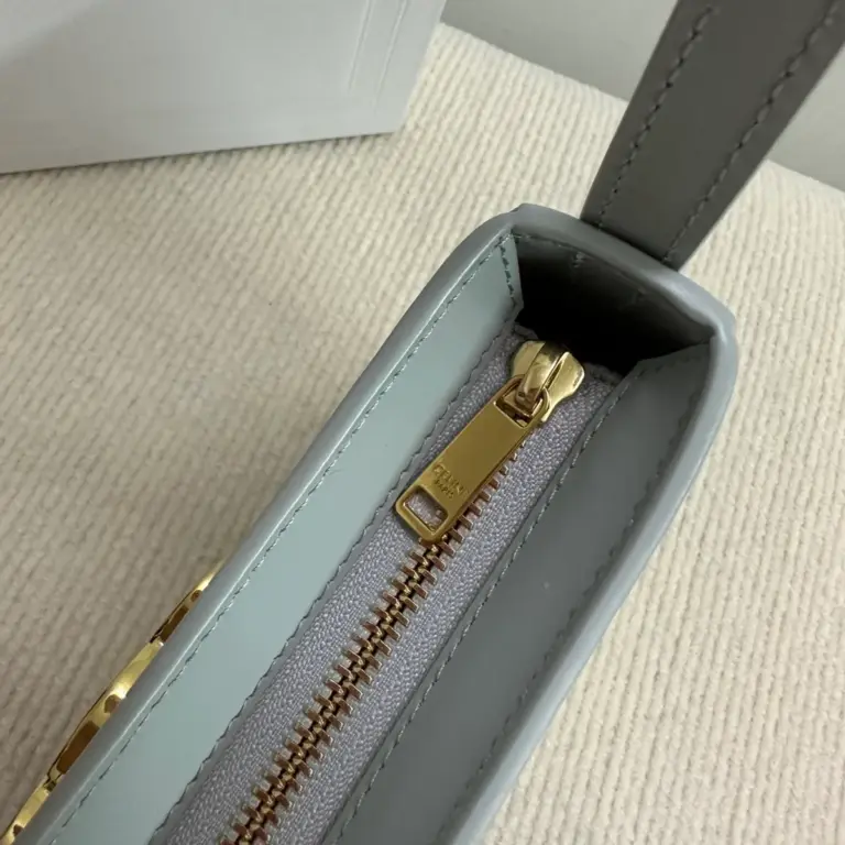 高仿CELINE-賽琳 時尚羊皮革肩背包 - 輕便實用設計-115703