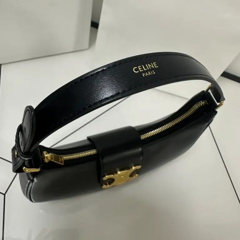 高仿CELINE-賽琳 金色牛皮革TRIOMPHE磁扣手提肩背包-114493
