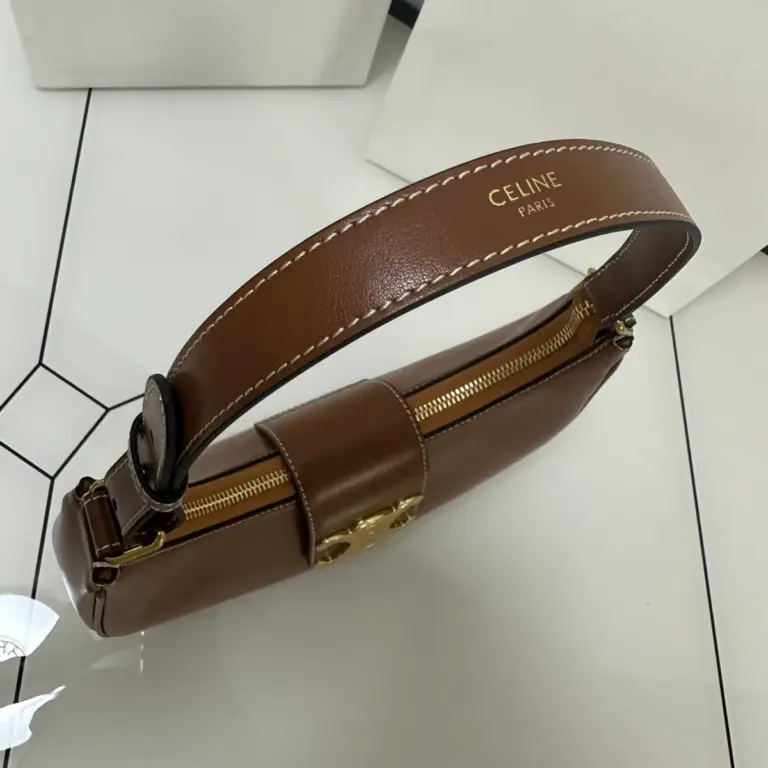 高仿CELINE-賽琳 金色牛皮革TRIOMPHE磁扣手提肩背包-114493
