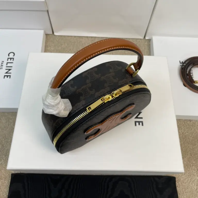 高仿CELINE-賽琳 迷你牛皮革包邊標誌印花手袋 - 多背法時尚配飾-10K642