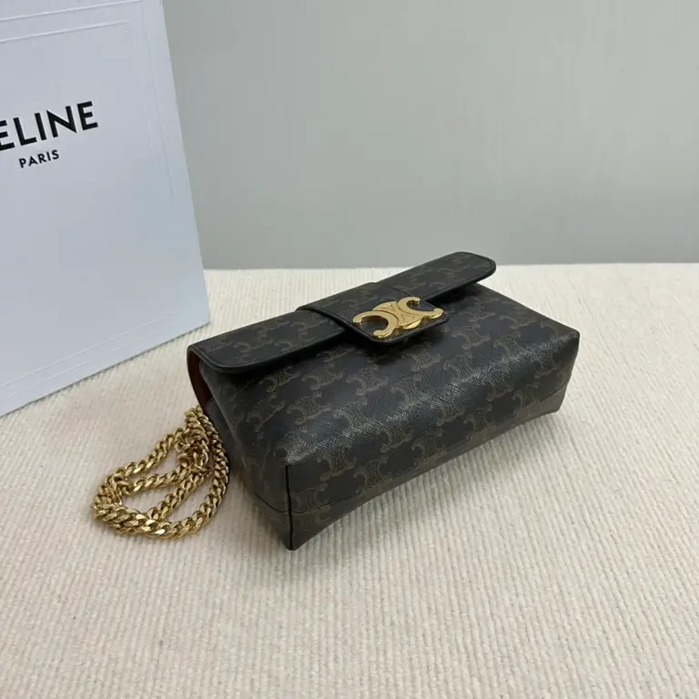 高仿CELINE-賽琳 Triomphe標誌印花牛皮斜挎包-116592