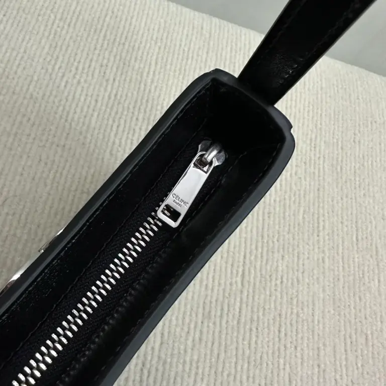 高仿CELINE-賽琳 銀色飾面牛皮革斜挎包-115703