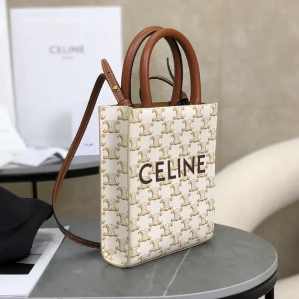 高仿CELINE-賽琳 TRIOMPHE CANVAS迷你手袋 - 時尚便攜，輕鬆容納大屏智能手機-194372