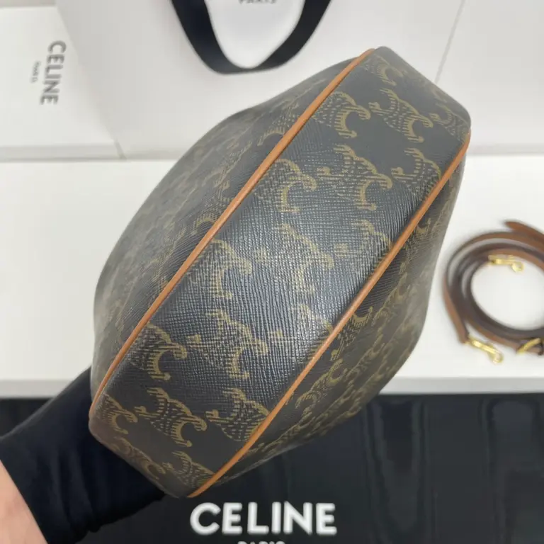 高仿CELINE-賽琳 多功能標誌印花牛皮革包邊斜挎包-120722