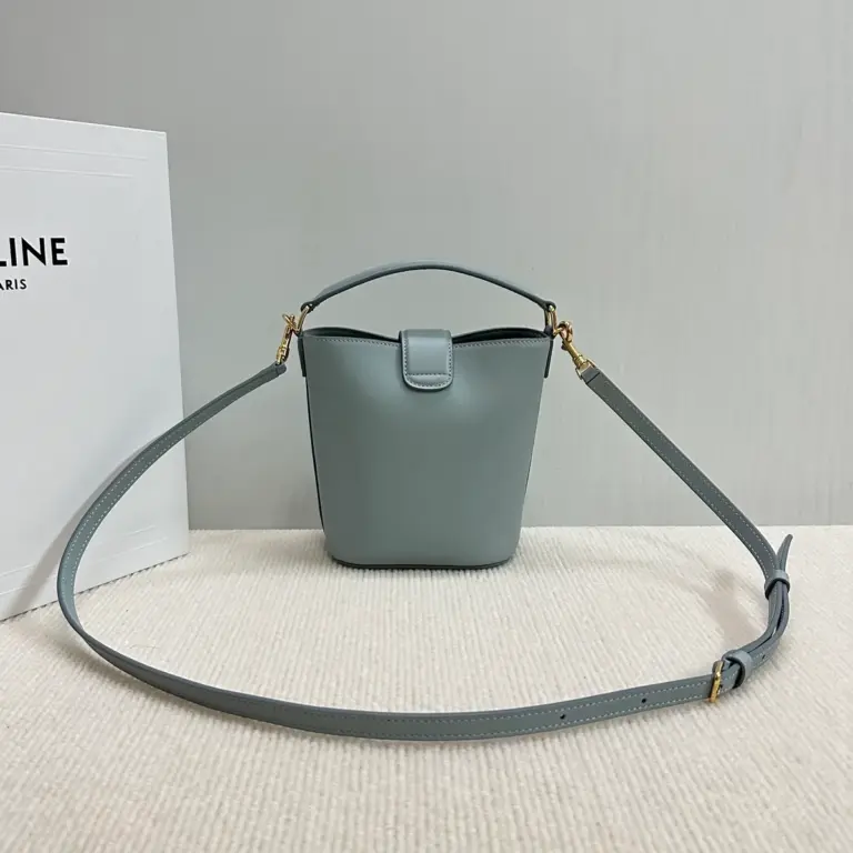 高仿CELINE-賽琳 經典TRIOMPHE磁扣迷你手袋 - 多功能便攜設計-10N473
