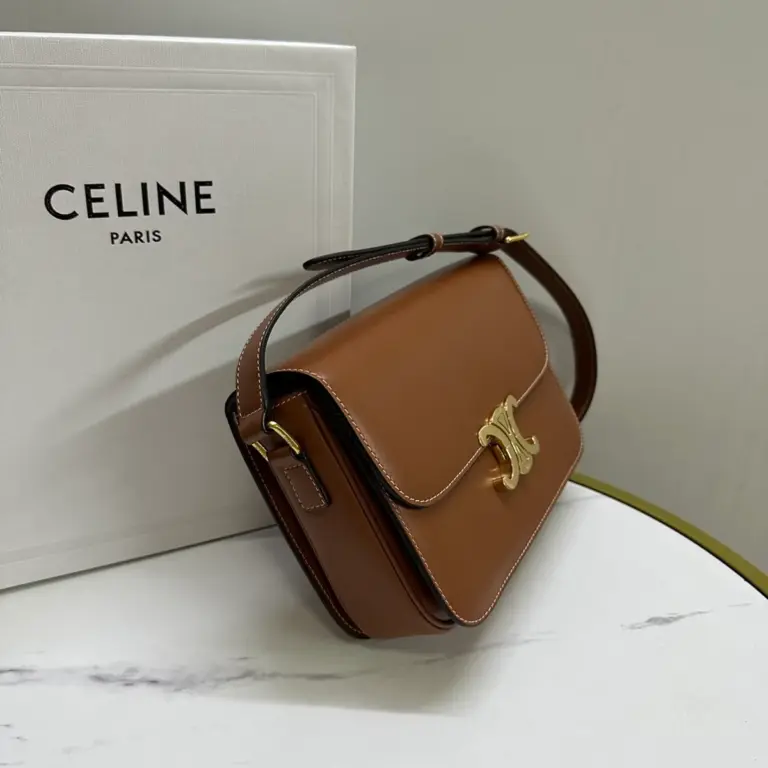 高仿CELINE-賽琳 TRIOMPHE 金屬鎖扣牛皮斜挎包-187363