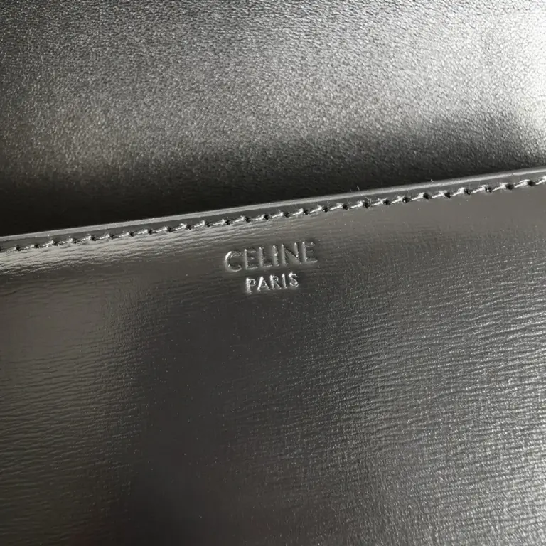 高仿CELINE-賽琳 黑色TRIOMPHE金屬鎖扣牛皮斜挎包-188423