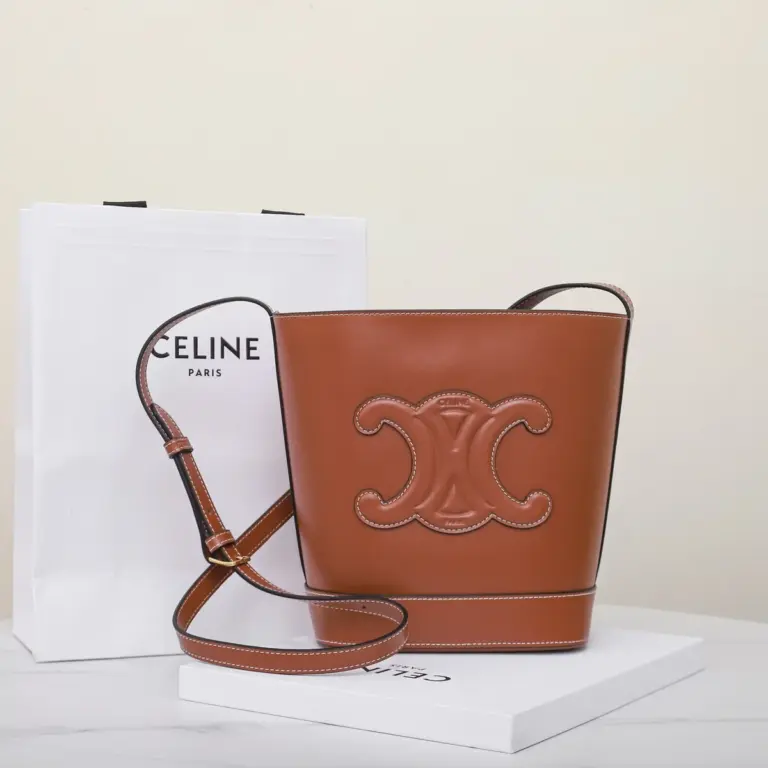 高仿CELINE-賽琳 復古牛皮革斜挎包 - 多功能便攜設計-113783