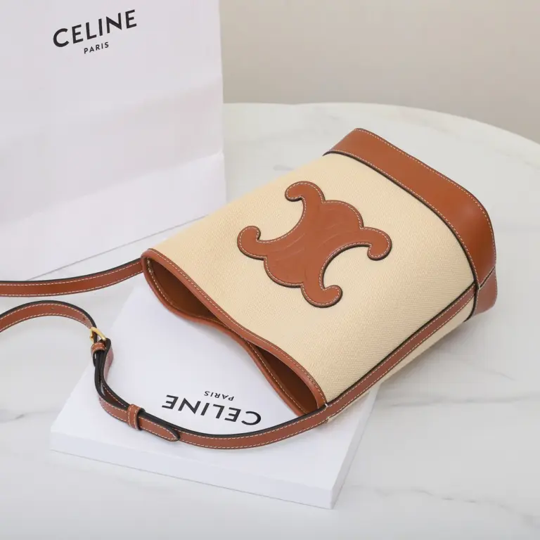 高仿CELINE-賽琳 時尚多功能斜挎包-113782