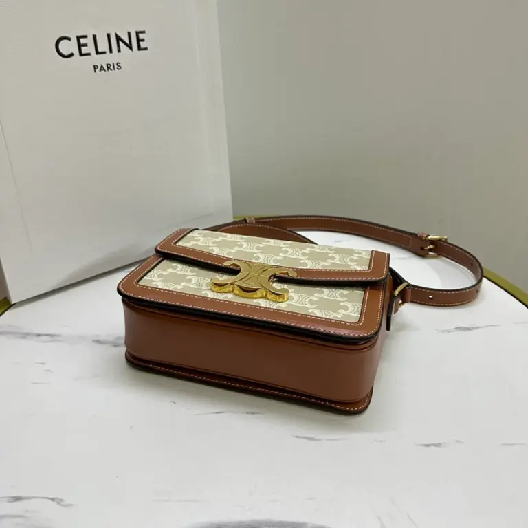 高仿CELINE-賽琳 Triomphe 標誌印花牛皮革斜挎包-188882