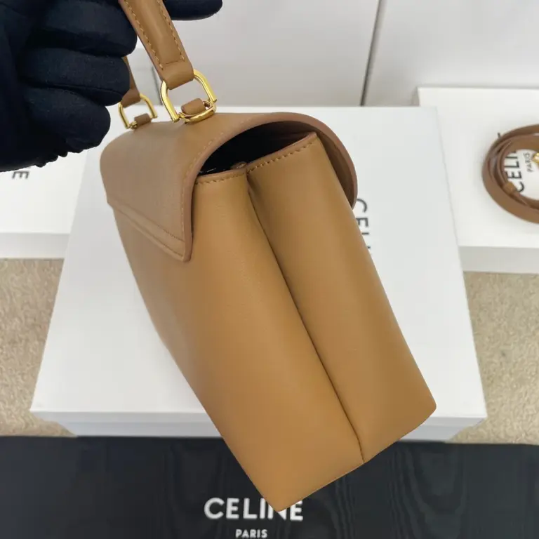 高仿CELINE-賽琳 TRIOMPHE 金色鎖扣牛皮革手提斜挎包-117523