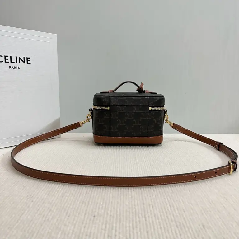 高仿CELINE-賽琳 TRIOMPHE CANVAS 標誌印花手提包-119462