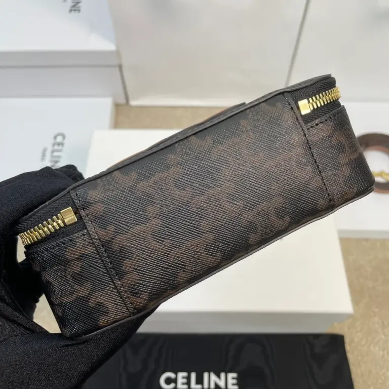 高仿CELINE-賽琳 迷你牛皮革包邊標誌印花手袋 - 多背法時尚配飾-10K642