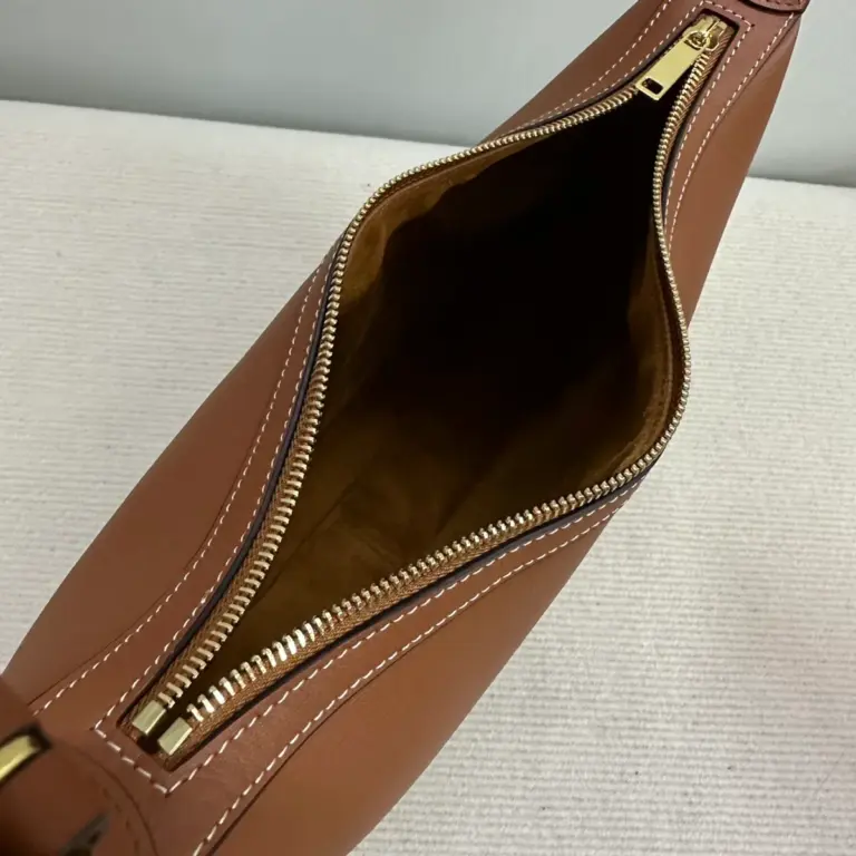 高仿CELINE-賽琳 金色飾面牛皮革肩背包-114713