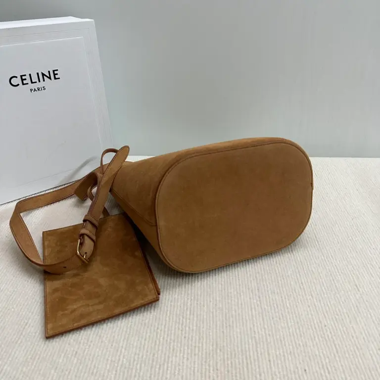 高仿CELINE-賽琳 經典TRIOMPHE磁扣牛皮絨面革多功能手提包-116613