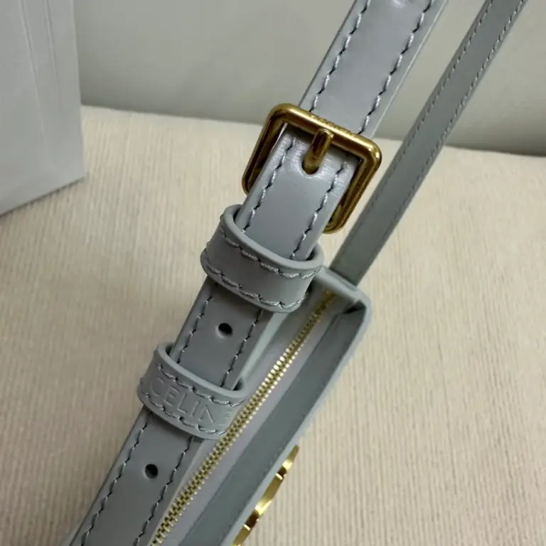 高仿CELINE-賽琳 時尚羊皮革肩背包 - 輕便實用設計-115703