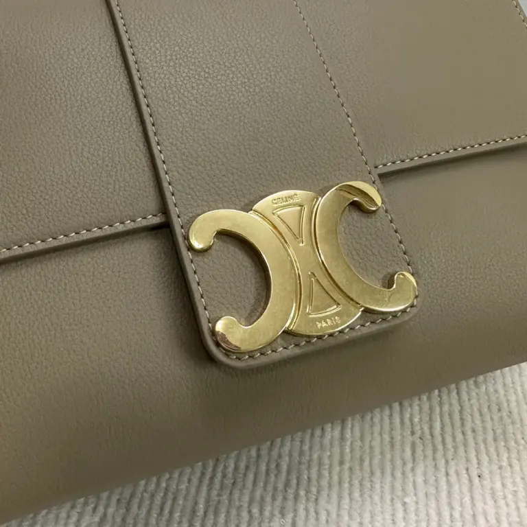 高仿CELINE-賽琳 經典TRIOMPHE牛皮革斜挎包 - 金色飾面多功能肩背包-115853