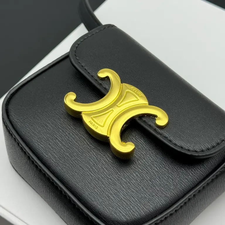 高仿CELINE-賽琳 金色TRIOMPHE按扣迷你牛皮手袋-10I513