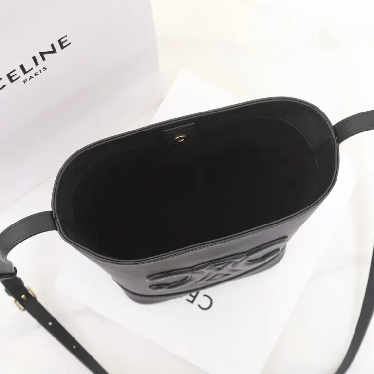 高仿CELINE-賽琳 金色飾面牛皮革斜挎包 - 時尚多功能肩背包-113783
