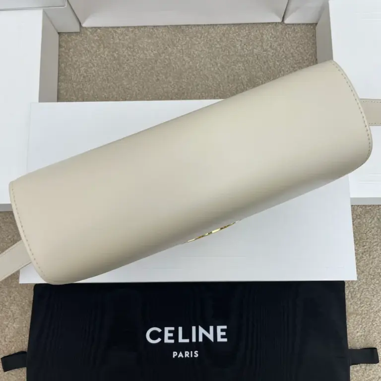 高仿CELINE-賽琳 TRIOMPHE 金色鎖扣牛皮斜挎包 - 優雅多功能設計-188423