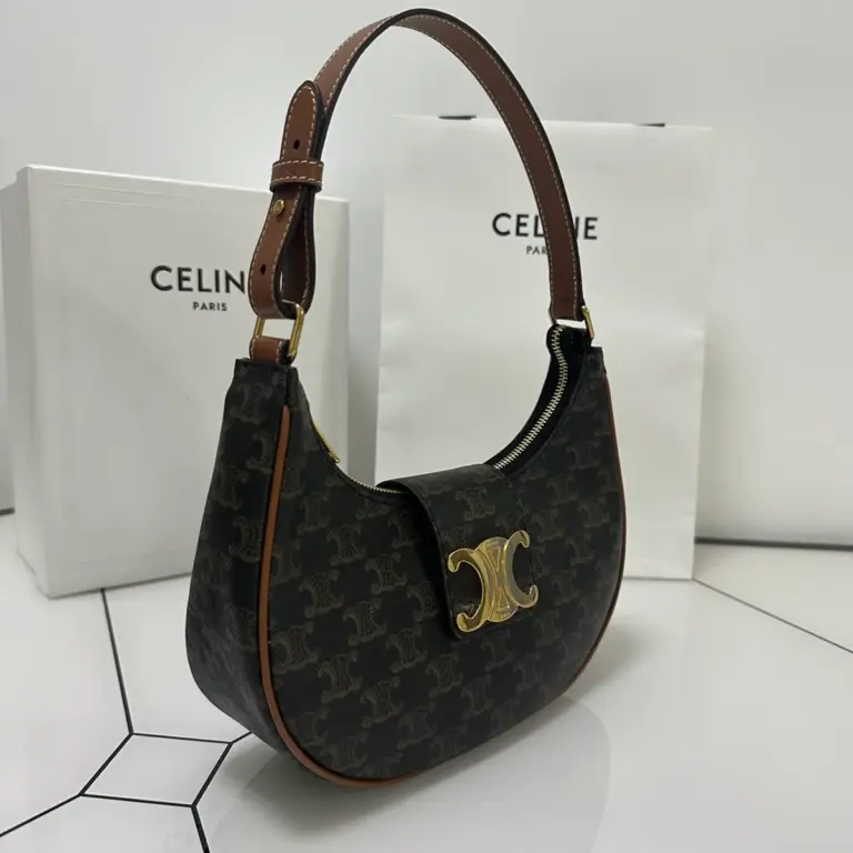 高仿CELINE-賽琳 Saint Laurent TRIOMPHE CANVAS 金色印花肩背包-114492