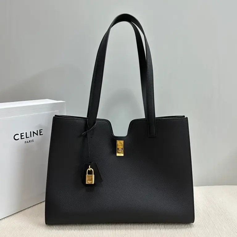 高仿CELINE-賽琳 CLOCHE CLÉS 牛皮革肩背包 - 金色飾面優雅設計-112583