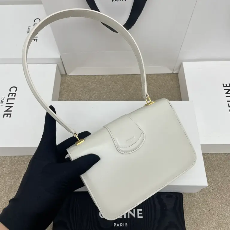 高仿CELINE-賽琳 TRIOMPHE壓印旋轉鎖扣牛皮手提包-121423