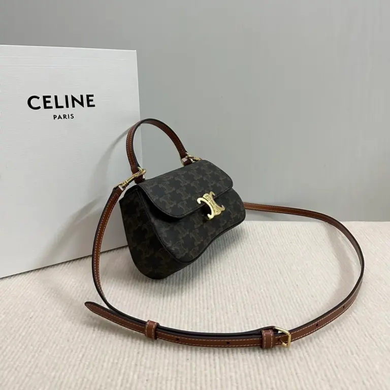 高仿CELINE-賽琳 經典TRIOMPHE標誌印花牛皮革手提斜挎包-119532