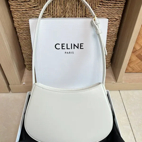 高仿CELINE-賽琳 經典牛皮革肩背包 - 多功能便攜設計-115703