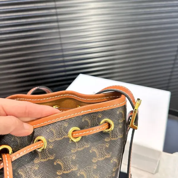 高仿CELINE-賽琳 TRIOMPHE CANVAS 標誌印花斜挎包 - 牛皮革包邊設計-191142 高仿CELINE