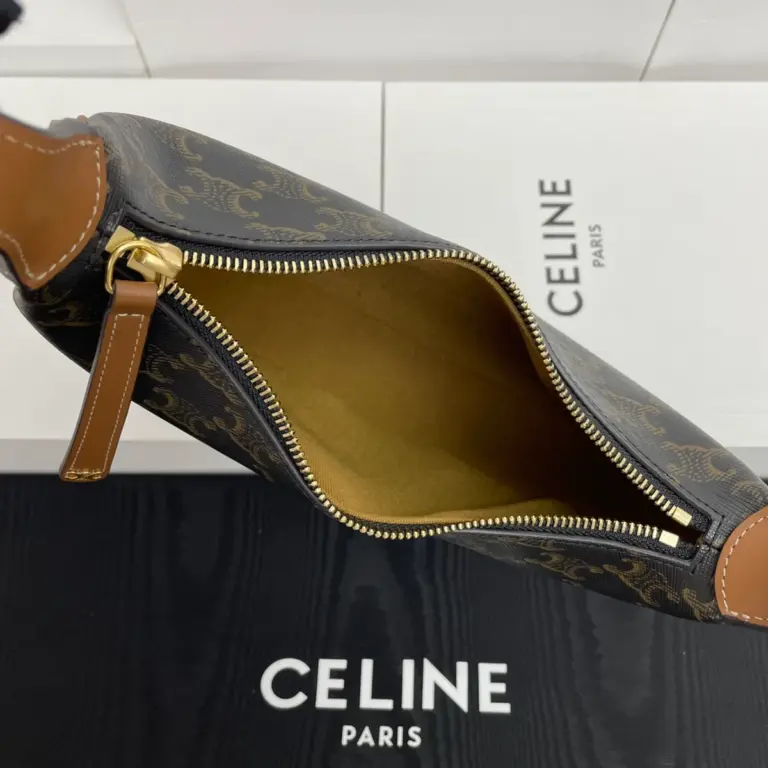 高仿CELINE-賽琳 多功能標誌印花牛皮革包邊斜挎包-120722