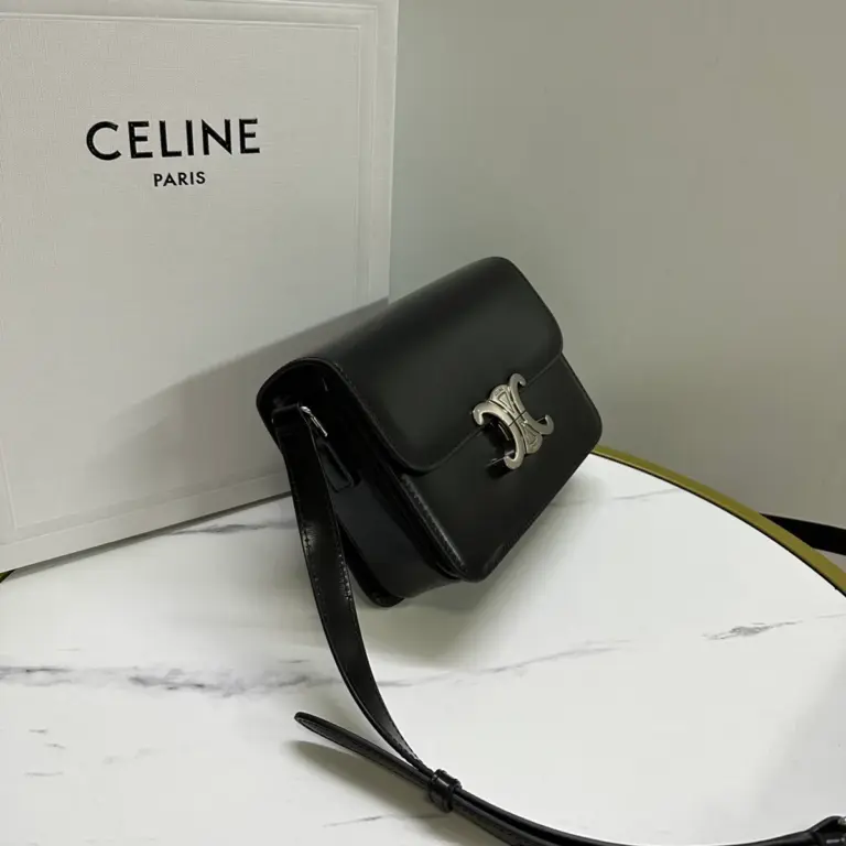 高仿CELINE-賽琳 TRIOMPHE 牛皮革斜挎包 - 銀色鎖扣設計-188423