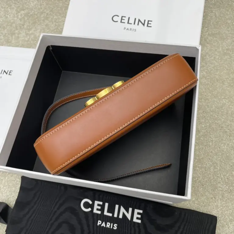 高仿CELINE-賽琳 TRIOMPHE 牛皮革肩背包 - 經典鎖扣設計-194143