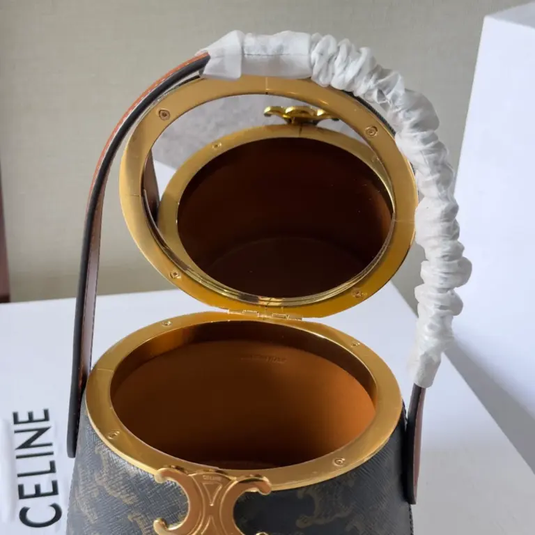 高仿CELINE-賽琳 經典TRIOMPHE鎖扣羊皮手提包-111353